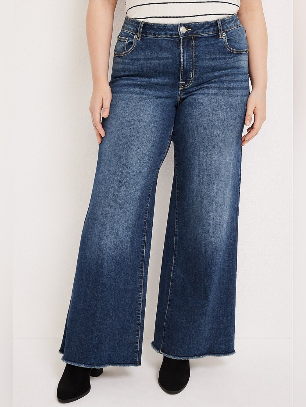 Maurices Plus Size M Jeans Wide Leg High Rise Frayed Hem Jean, Size 16W Short